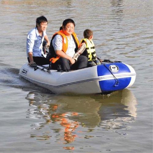临江公园游玩充气漂流船